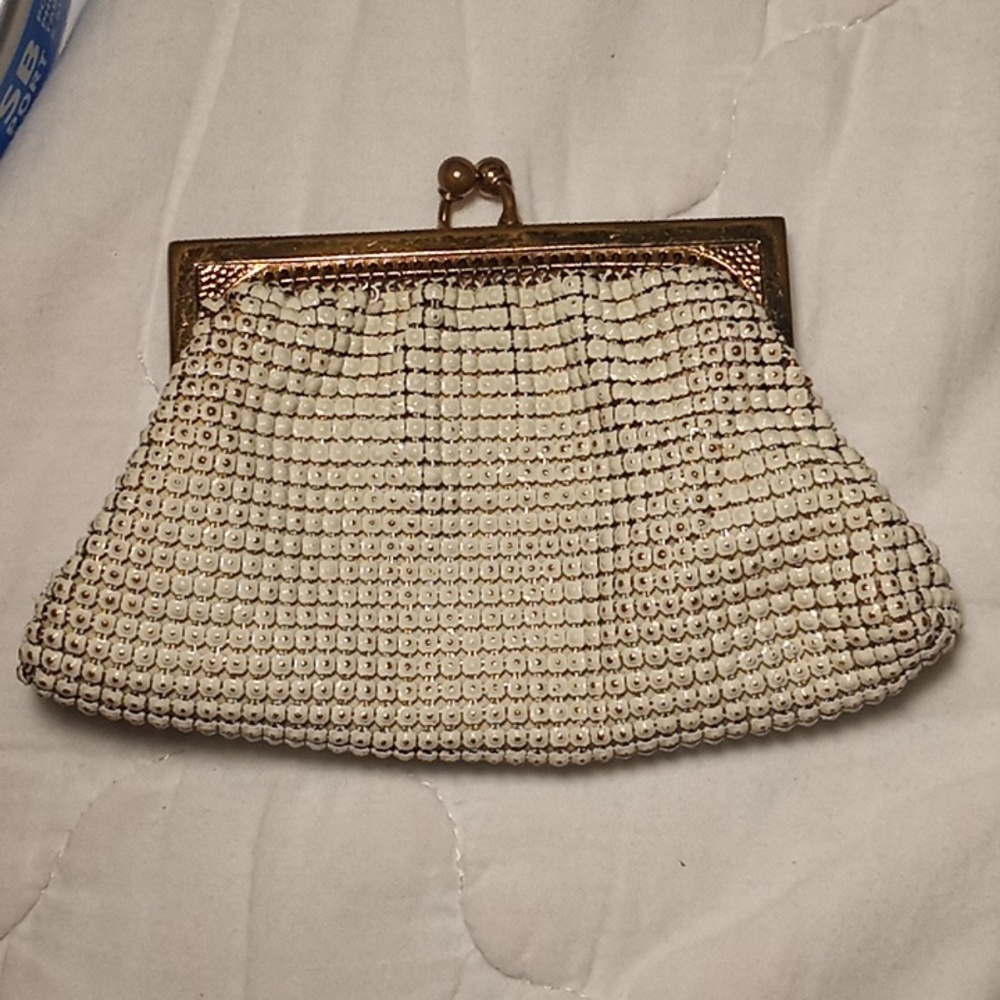 Whiting & Davis Vintage Cream and Gold Mesh Coin Purse Kisslock Closure